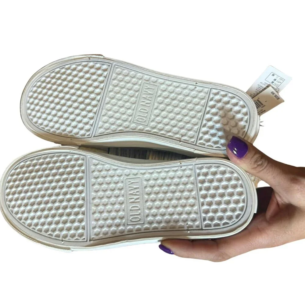 Old Navy Kids Slip On Sneakers Youth Size 1 Gray Knit Mesh Shoes NWT Comfort